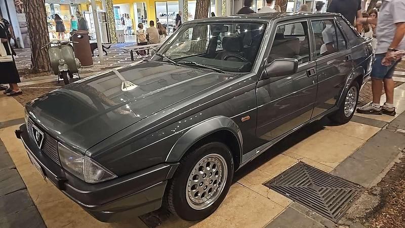 Usata Alfa Romeo 75 148 CV (108 kW) 1988 Verde Berlina