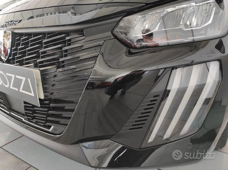 Usata Peugeot 208 Allure 101 CV (74 kW) 2024 Nero Utilitaria
