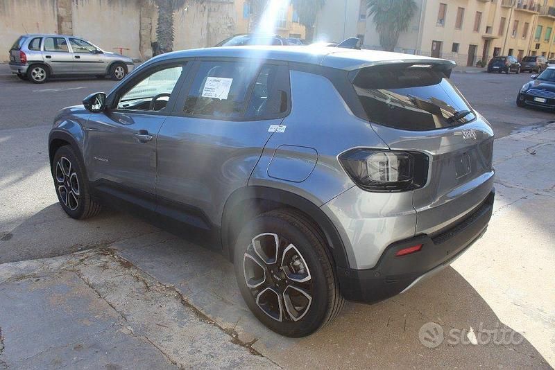 Nuova Jeep Avenger Summit 101 CV (74 kW) 2025 Grigio SUV