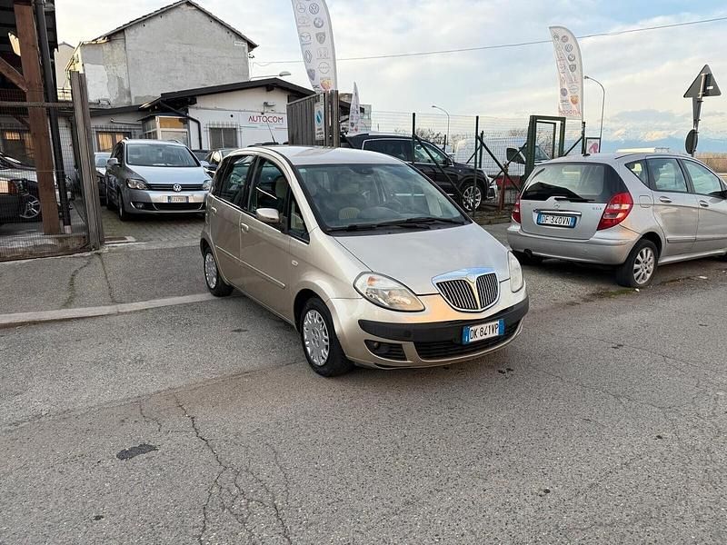 Usata Lancia Musa 95 CV (69 kW) 2007 Beige Monovolume
