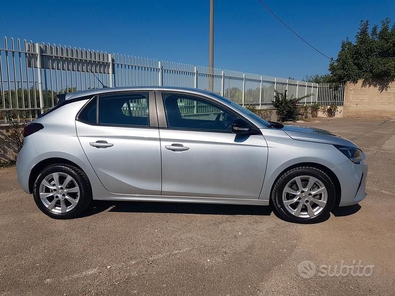 Usata Opel Corsa Edition 102 CV (75 kW) 2022 Grigio Utilitaria