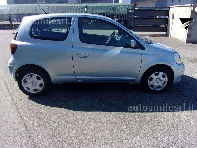 Usata Toyota Yaris Sol 75 CV (55 kW) 2005 Grigio Utilitaria