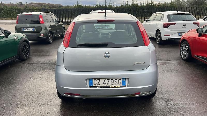Usata Fiat Punto 75 CV (55 kW) 2005 Grigio Berlina