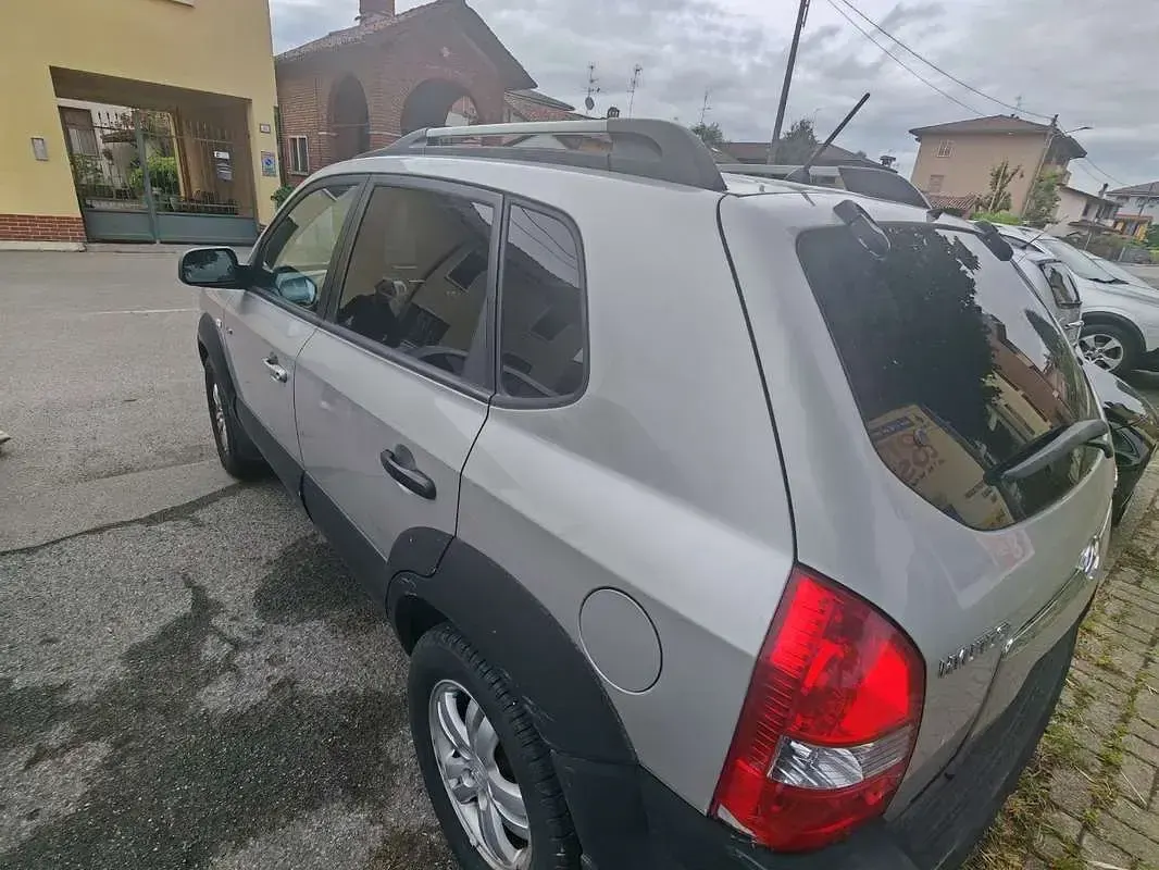 Usata Hyundai Tucson Active 140 CV (102 kW) 2005 Argento SUV