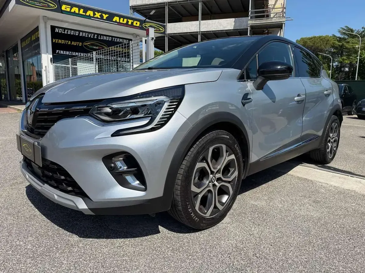 Usata Renault Captur Intens 101 CV (74 kW) 2023 Argento tetto nero SUV