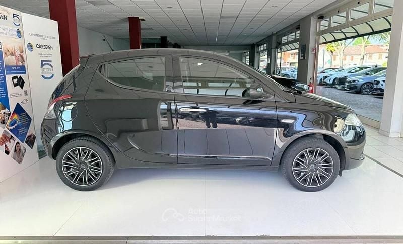 Usata Lancia Ypsilon Silver 69 CV (50 kW) 2021 Nero Utilitaria