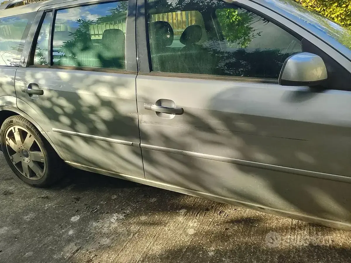 Usata Ford Mondeo 131 CV (96 kW) 2004 Grigio Station wagon