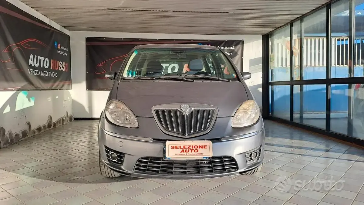 Usata Lancia Musa 120 CV (88 kW) 2008 Grigio Monovolume