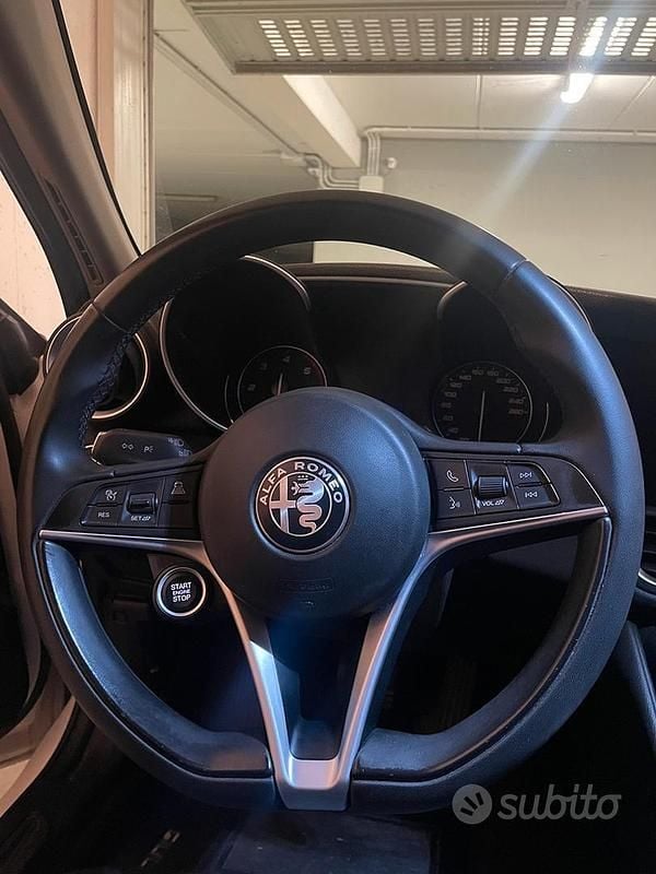 Usata Alfa Romeo Giulia Business 160 CV (117 kW) 2019 Bianco Berlina