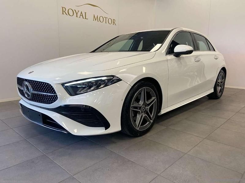Bianco Usata 2024 Mercedes A180 AMG line Tre volumi | 30.900 € (Super prezzo) - Immagine 1/4