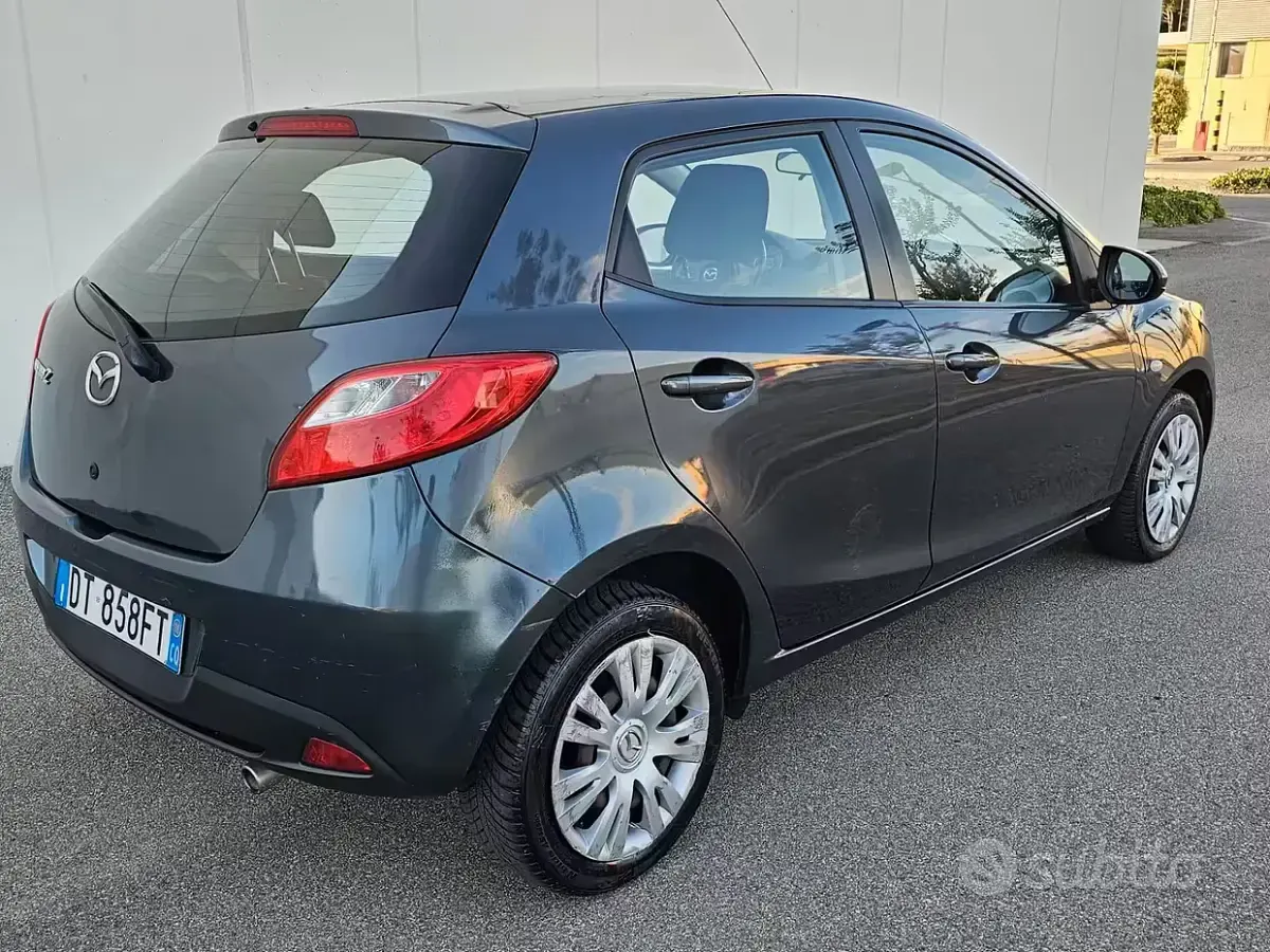 Usata Mazda 2 75 CV (55 kW) 2008 Bluazzurro Utilitaria