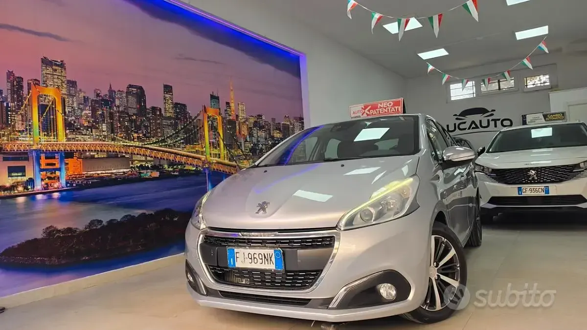 Usata Peugeot 208 Allure 100 CV (73 kW) 2017 Grigio Utilitaria
