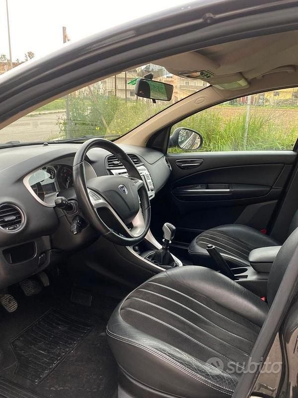 Usata Lancia Delta Gold 105 CV (77 kW) 2012 Nero Utilitaria