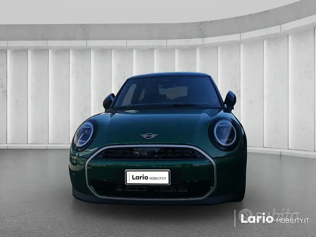 Usata Mini Cooper Essential 114 kW (156 CV) 2026 British racing green iv Utilitaria