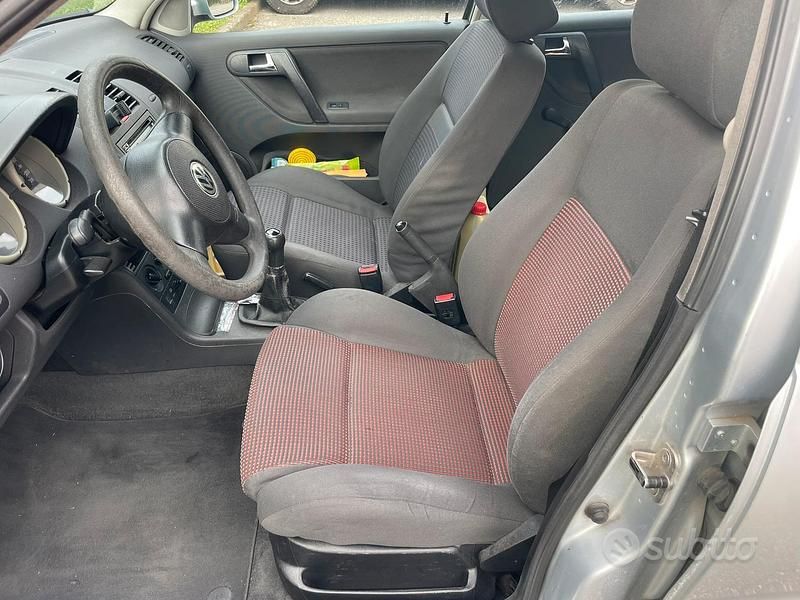 Usata VW Polo Highline 75 CV (55 kW) 2000 Grigio Berlina