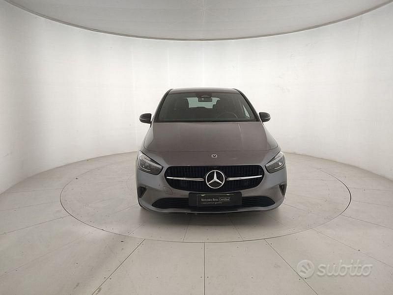 Usata Mercedes B250e Advanced 218 CV (160 kW) 2024 Grigio Monovolume