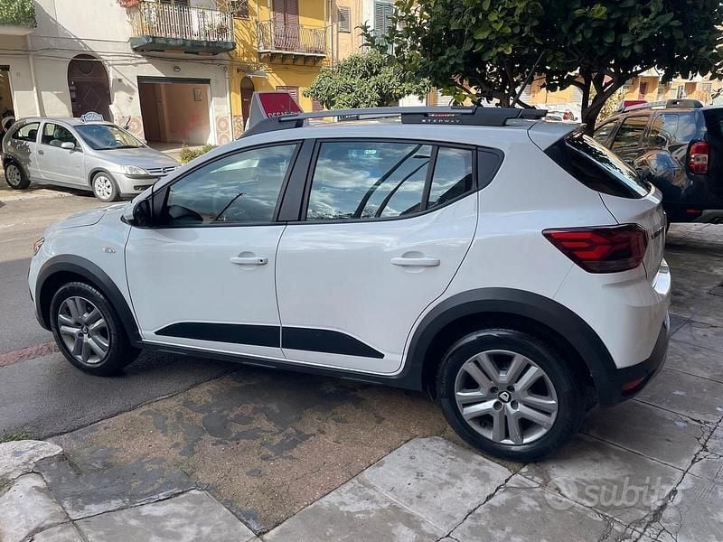 Usata Dacia Sandero Comfort 100 CV (73 kW) 2021 Bianco Utilitaria