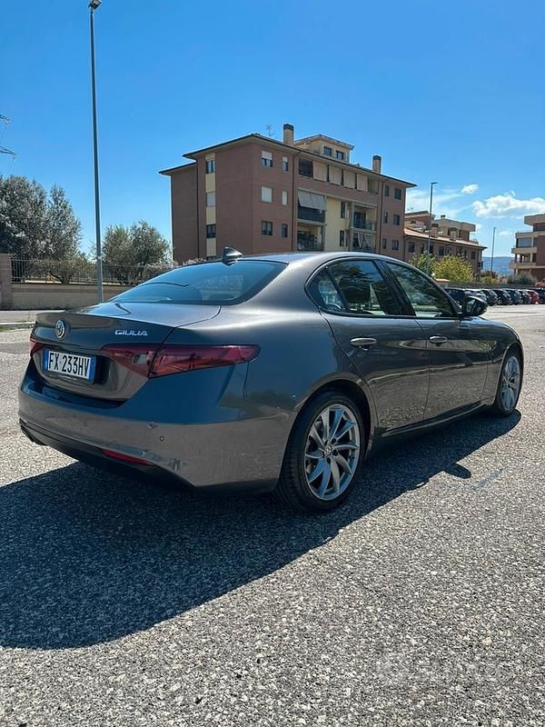 Usata Alfa Romeo Giulia Super 160 CV (117 kW) 2019 Grigio Berlina