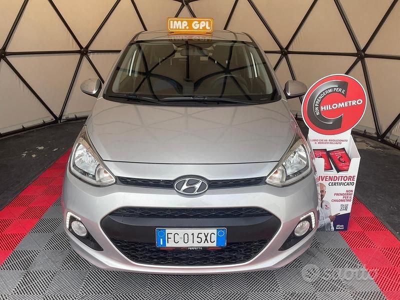 Usata Hyundai i10 Comfort 66 CV (48 kW) 2016 Grigio Utilitaria