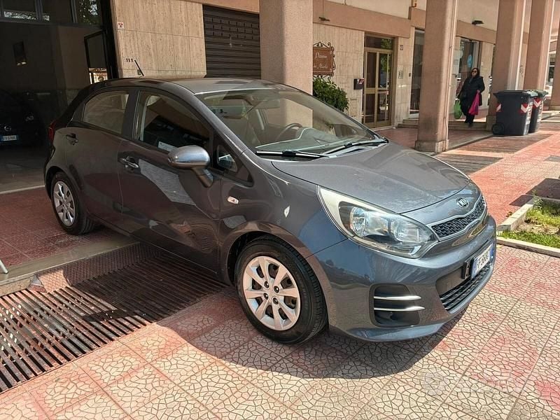 Usata Kia Rio Active 75 CV (55 kW) 2016 Grigio Utilitaria