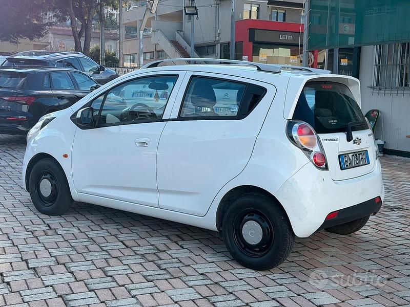 Usata Chevrolet Spark LS 67 CV (49 kW) 2010 Bianco Utilitaria