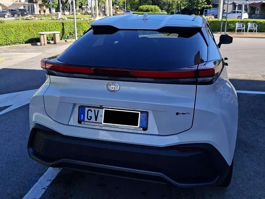Usata Toyota C-HR Trend 152 CV (111 kW) 2024 Bianco SUV