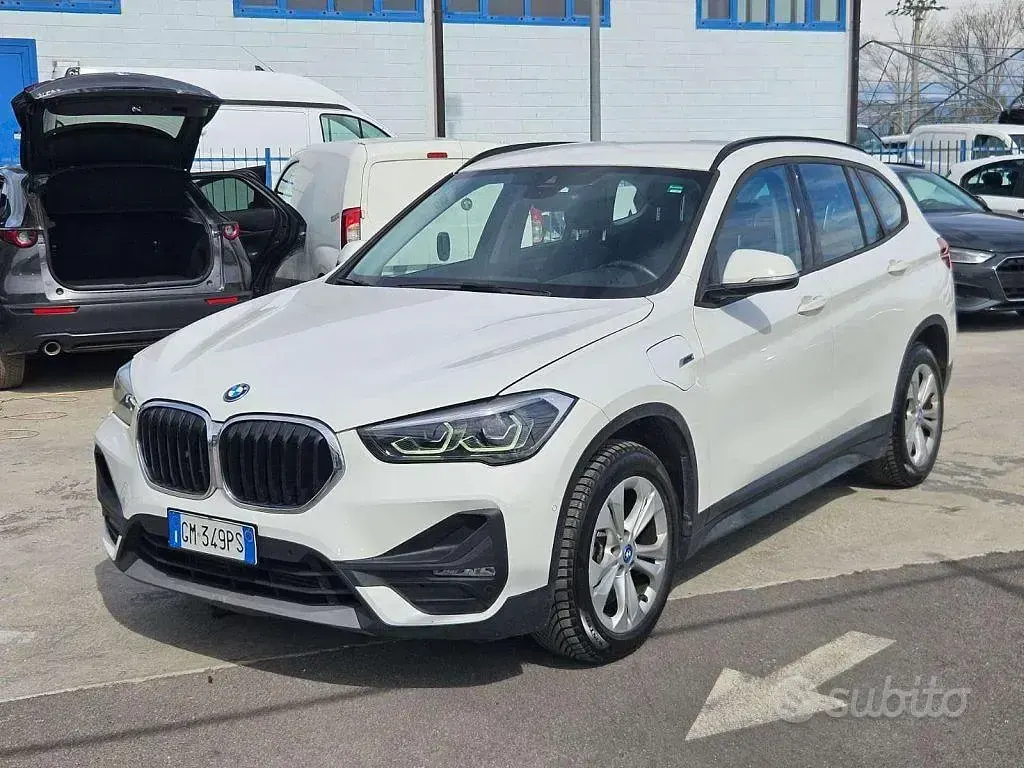 Käytetty BMW X1 Advantage 125 HP (91 kW) 2022 Valkoinen Katumaasturi