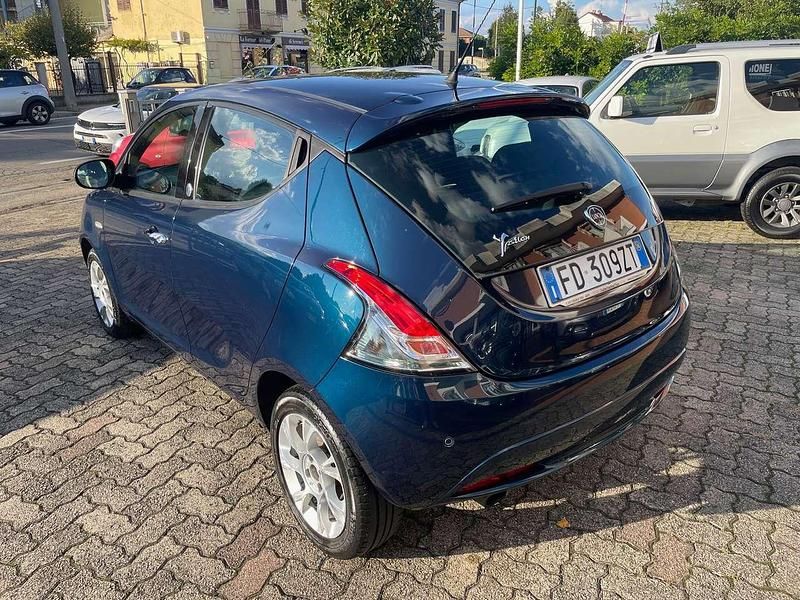 Usata Lancia Ypsilon Platinum 69 CV (50 kW) 2016 Blu/azzurro Utilitaria