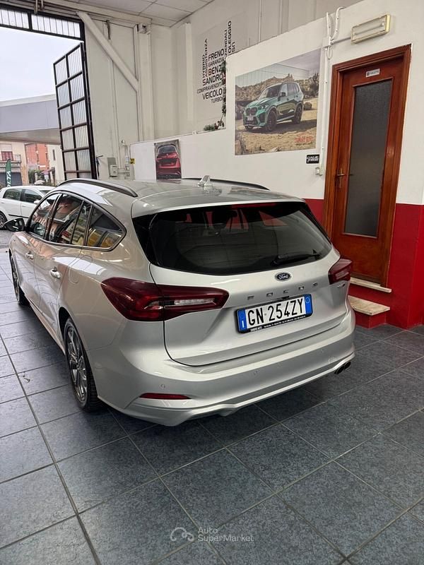 Usata Ford Focus ST-Line 155 CV (114 kW) 2023 Argento Station wagon