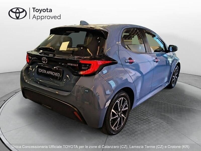 Usata Toyota Yaris Hybrid Trend 115 CV (84 kW) 2021 Blu Utilitaria