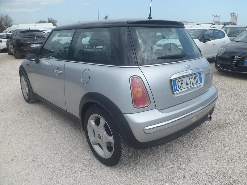 Usata Mini Cooper 116 CV (85 kW) 2005 Grigio Utilitaria
