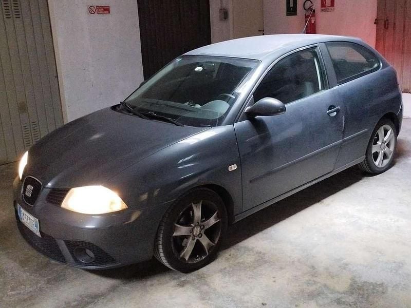 Usata Seat Ibiza Sport 80 CV (58 kW) 2006 Grigio Utilitaria