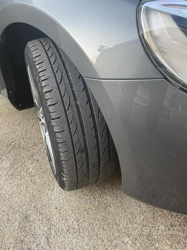 Usata Volvo V40 120 CV (88 kW) 2019 Grigio Berlina