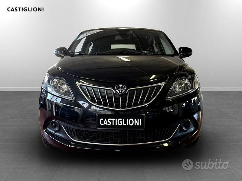 Usata Lancia Ypsilon Silver 70 CV (51 kW) 2022 Nero Utilitaria