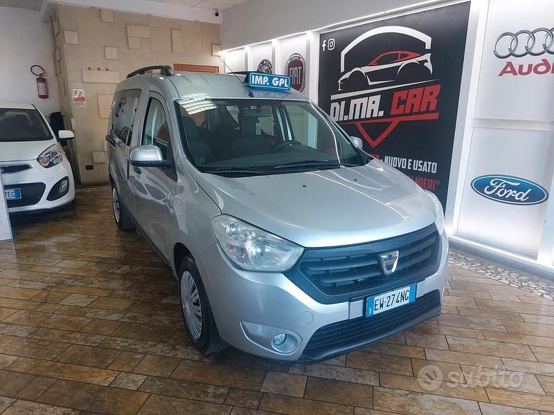 Grigio Usata 2014 Dacia Dokker Ambiance Monovolume | 5299 € (Buon prezzo) - Immagine 1/4