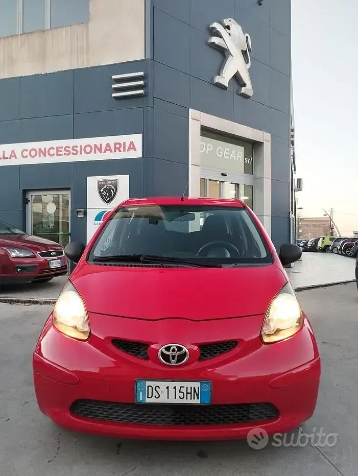 Second-hand Toyota Aygo 68 CP (50 kW) 2008 Roșu Hatchback