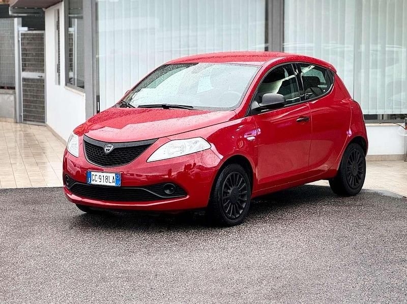 Usata Lancia Ypsilon 69 CV (50 kW) 2020 Rosso Utilitaria