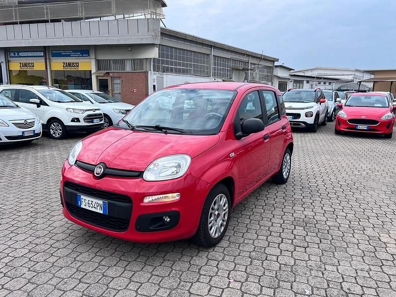 Usata Fiat Panda Lounge 95 CV (69 kW) 2018 Rosso Utilitaria