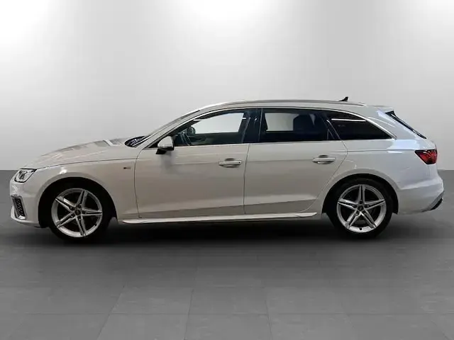 Usata Audi A4 S-Line 163 CV (119 kW) 2022 2y bianco ghiacciaio metallizzato Station wagon