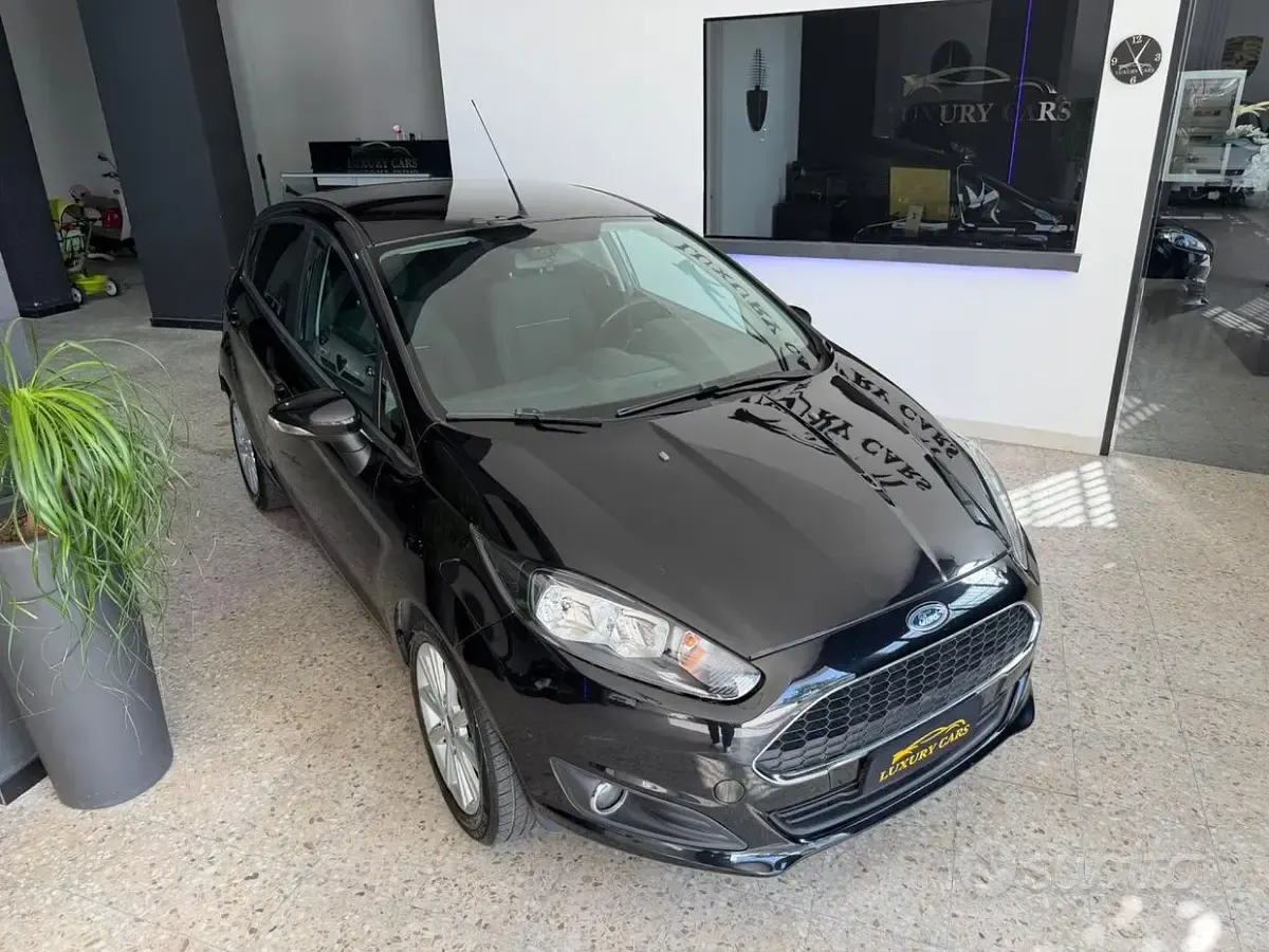Usata Ford Fiesta 75 CV (55 kW) 2016 Nero Utilitaria