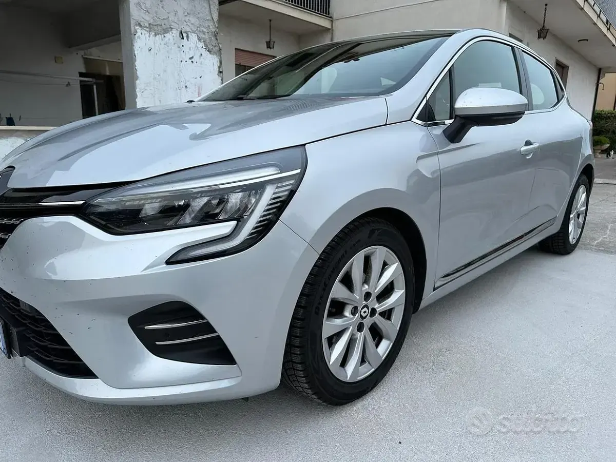 Usata Renault Clio Intens 101 CV (74 kW) 2022 Grigio Utilitaria