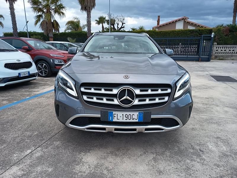 Usata Mercedes GLA180 Premium 108 CV (79 kW) 2017 Grigio SUV