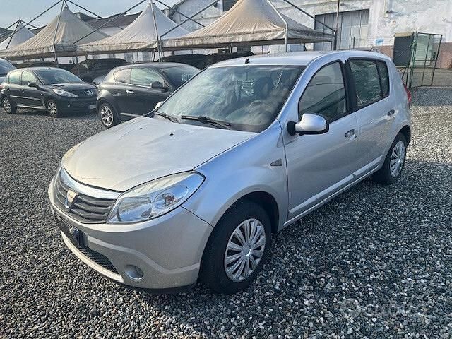 Usata Dacia Sandero Ambiance 75 CV (55 kW) 2009 Grigio Berlina