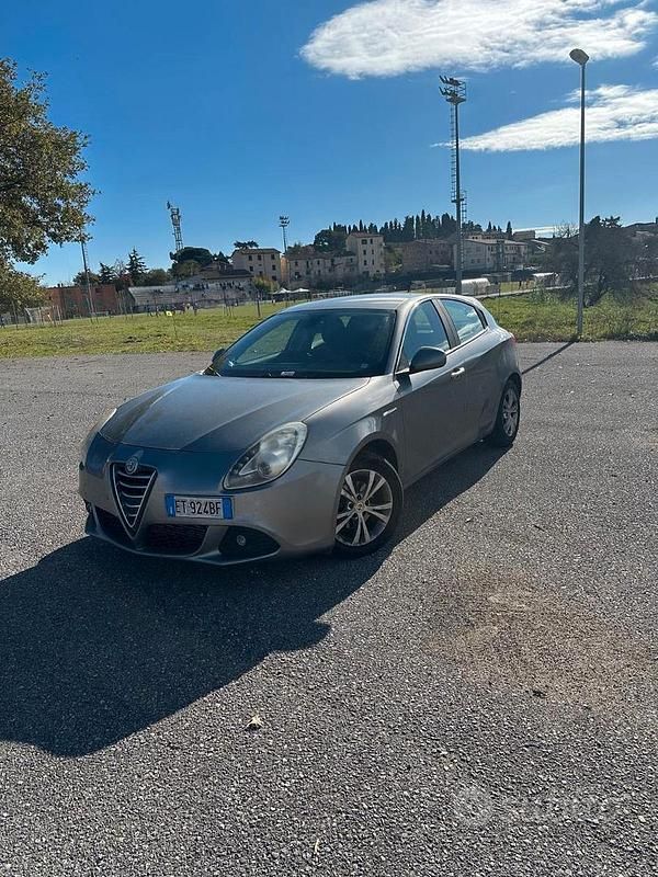 Grigio Usata 2013 Alfa Romeo Giulietta Tre volumi | 2899 € - Immagine 1/4