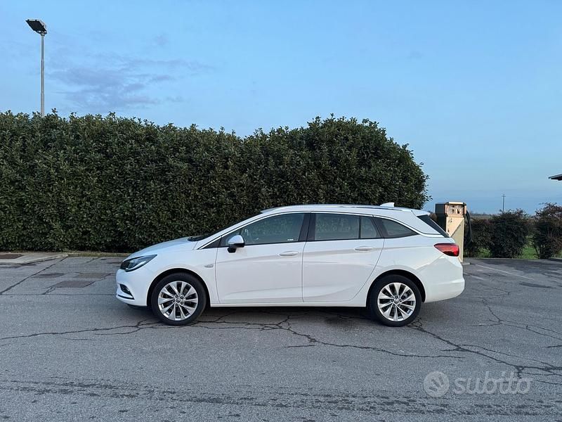 Usata Opel Astra Innovation 110 CV (80 kW) 2018 Bianco Station wagon