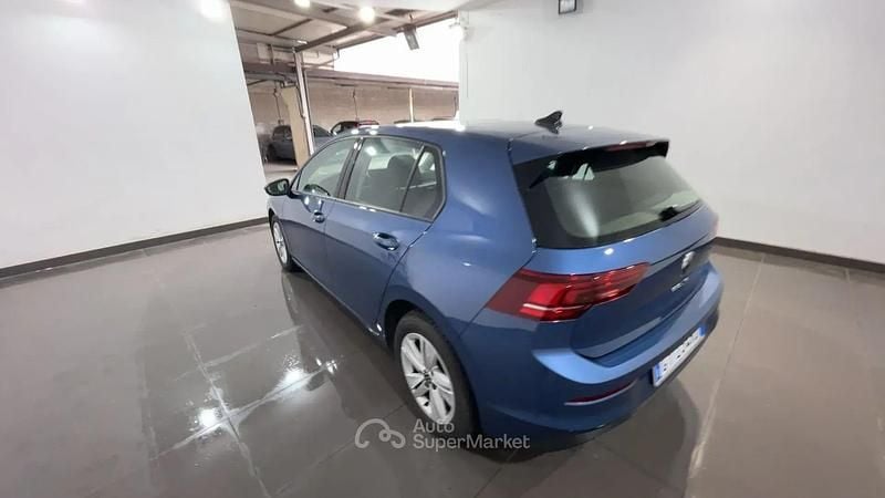 Usata VW Golf VIII Life 116 CV (85 kW) 2025 Blu Berlina