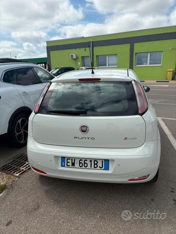 Usata Fiat Punto Street 105 CV (77 kW) 2018 Bianco Utilitaria