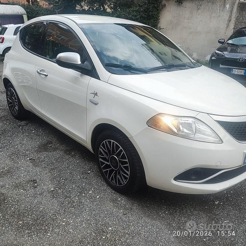 Usata Lancia Ypsilon S 95 CV (69 kW) 2017 Bianco Utilitaria