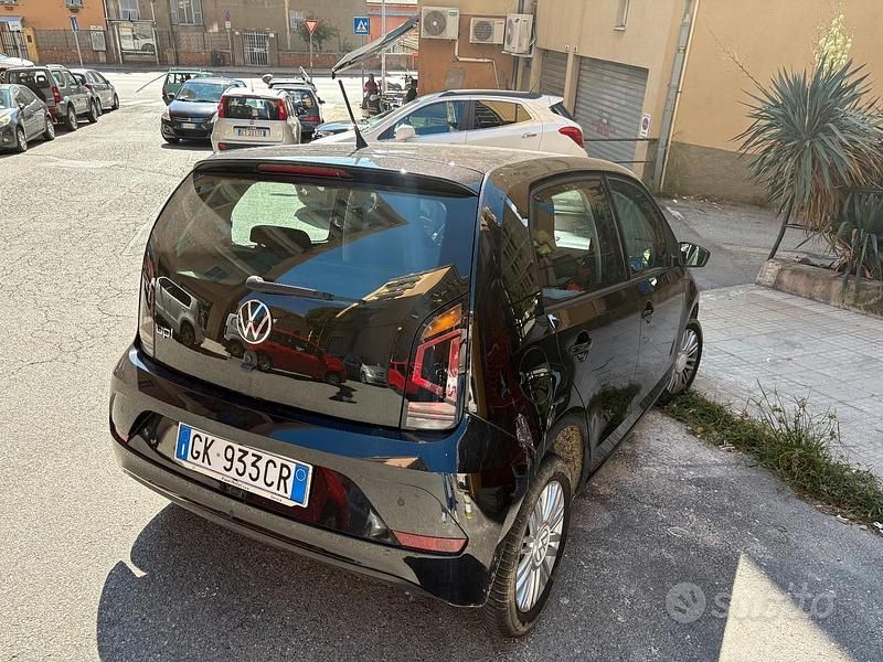 Usata VW up! 65 CV (47 kW) 2022 Nero Utilitaria