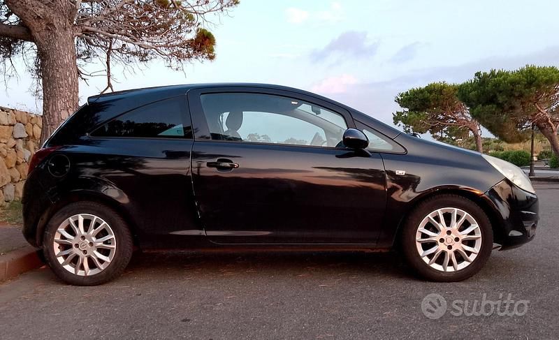 Usata Opel Corsa 2009 Nero Utilitaria
